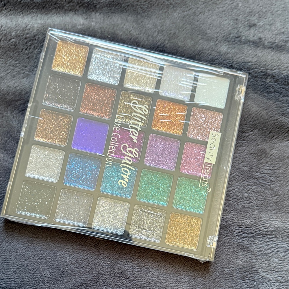 Beauty Treats Glitter Galore Luxe Collection Eyeshadow Palette – 25 Shades - Picture 3 of 4